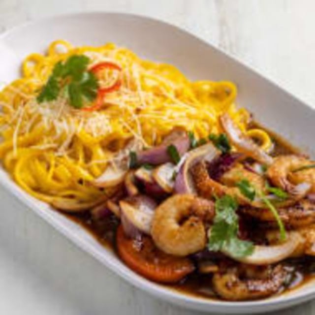 Fettuccini Huancaina Con Camarones.